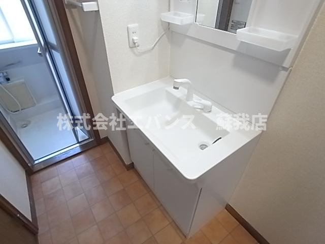 【独立洗面台】 | ハイツプリティウッド | 独立洗面台あり、毎朝おしゃれに忙しい女性の方におすすめです