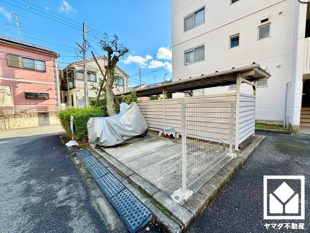 南宇治ローレルコートA棟の駐輪場