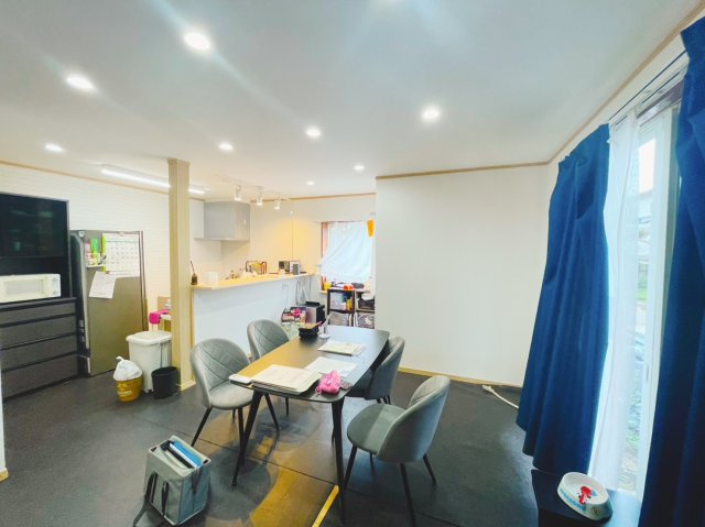 小山市中久喜カチタス施工中古物件の居間・リビング