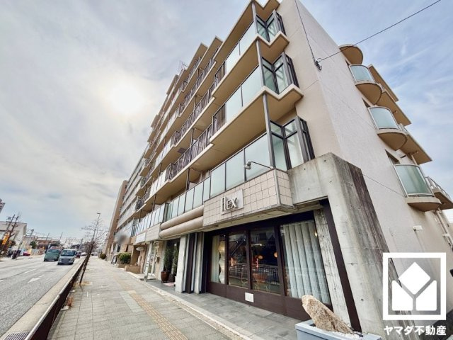 コスモ丹波橋の外観