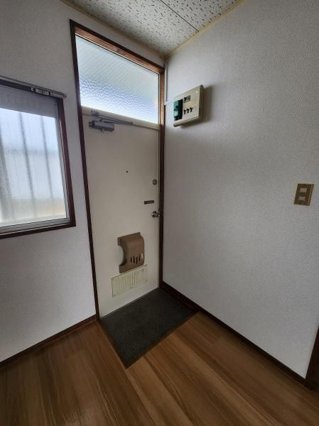 エメラルドハイツの玄関