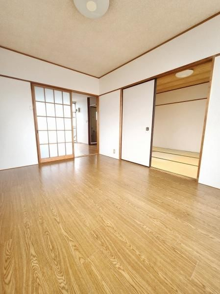 エメラルドハイツの洋室