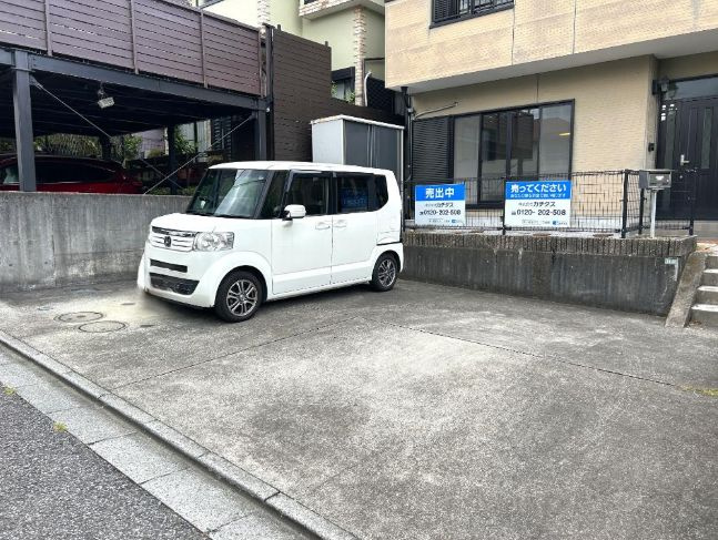 二宮町松根　中古戸建の駐車場|駐車並列３台可