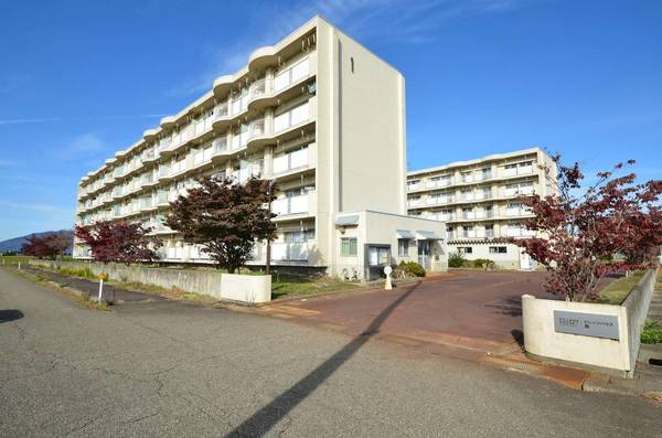 ビレッジハウス燕2号棟のエントランス