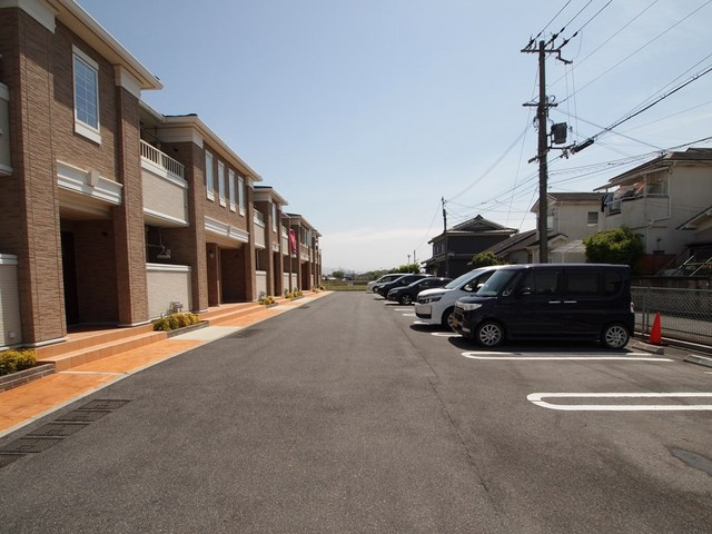 クラール・ブリーゼの駐車場