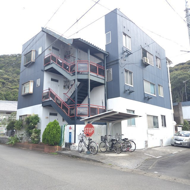 松山マンションのエントランス