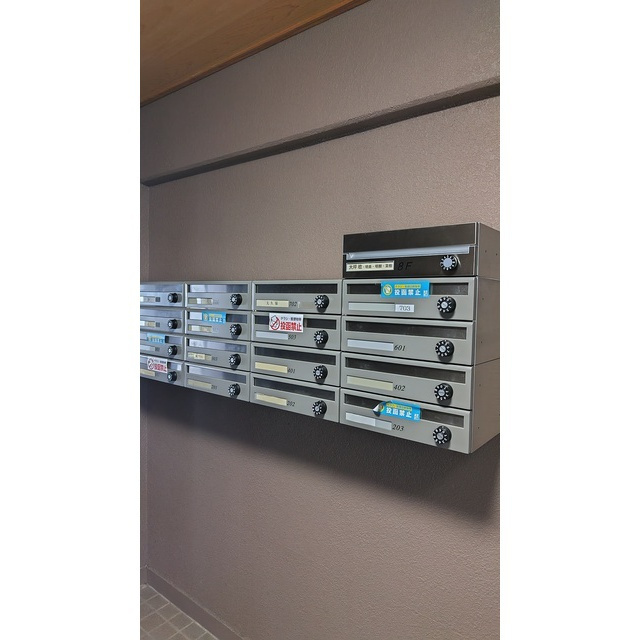 エム＆エム第５ビルのエントランス