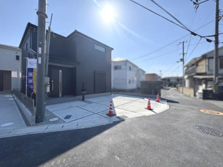 【前面道路含む現地写真】