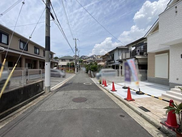 【前面道路含む現地写真】 | 明石市朝霧町3丁目　新築戸建