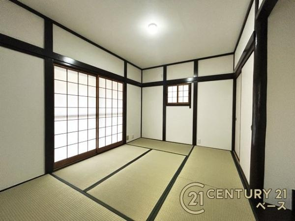 生駒市喜里が丘２丁目　一戸建の和室|■現地撮影写真■ほっこり落ち着けるタタミコーナー！客間としてもご利用いただけます！