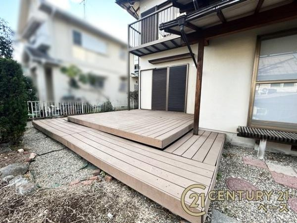 生駒市喜里が丘２丁目　一戸建のその他|■現地撮影写真■南向きウッドデッキで物干しも可能です！