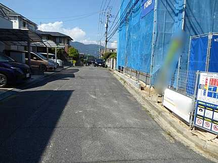 広島市安佐北区口田南４丁目　新築一戸建て(全2棟)の前面道路含む現地写真