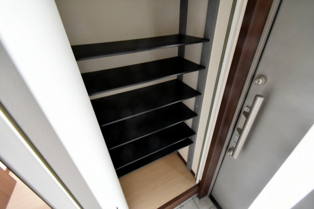 ラフィネ小松B棟の収納|シューズBOX