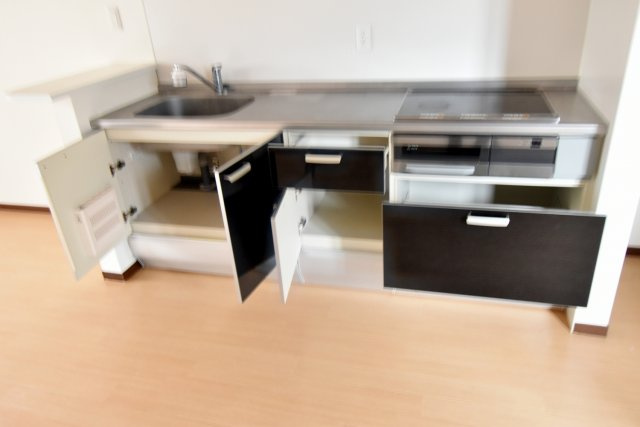 ラフィネ小松B棟のキッチン|キッチン収納