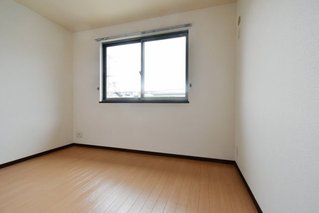 ラフィネ小松B棟の子供部屋|2F　4.87帖