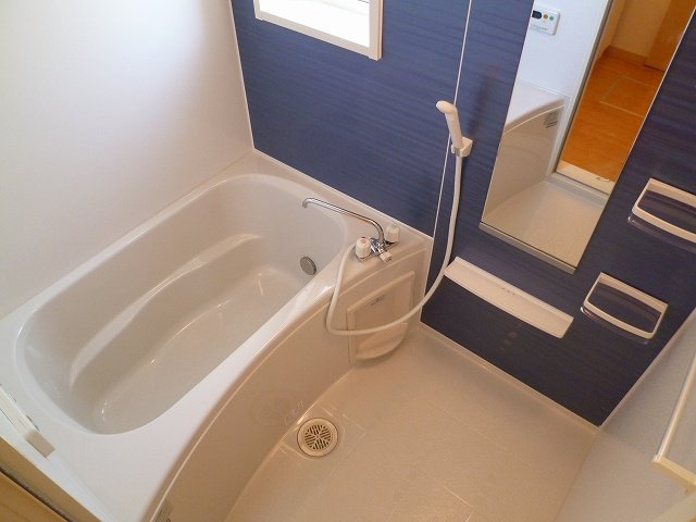 シャトー・ロワールⅠの浴室|きれいなお風呂です