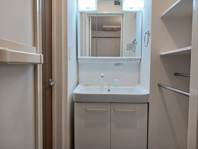 ミラノⅥ　Ｂの洗面所|スペースが確保できる洗面所です