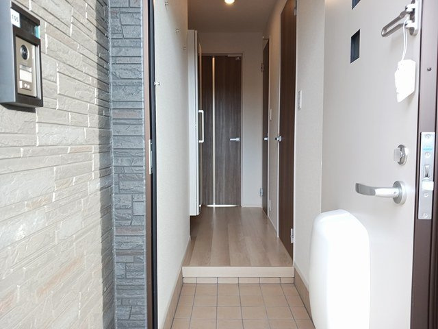 ミラノⅥ　Ｂの玄関|明るい玄関です