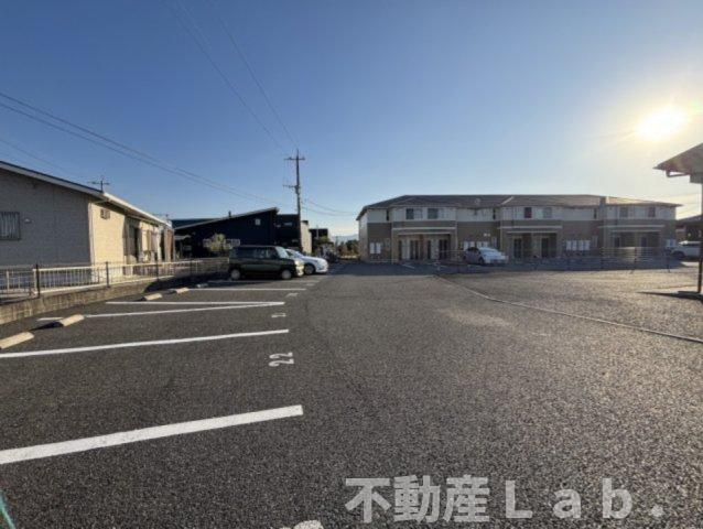 サンパステルの駐車場