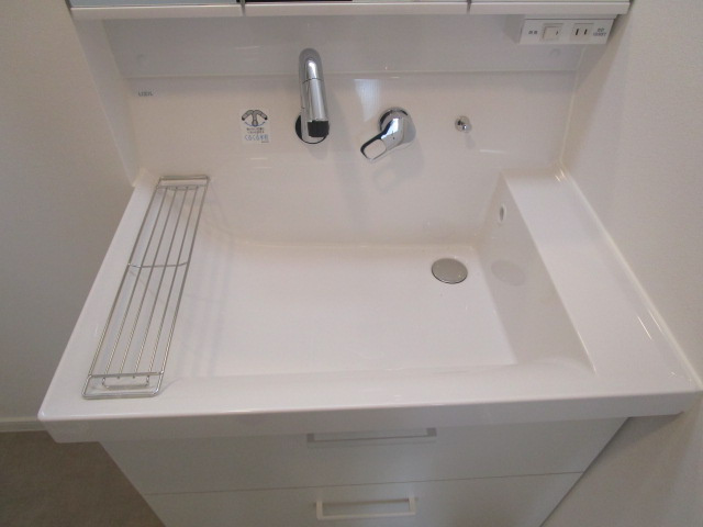 祥栄リースハウスの洗面所