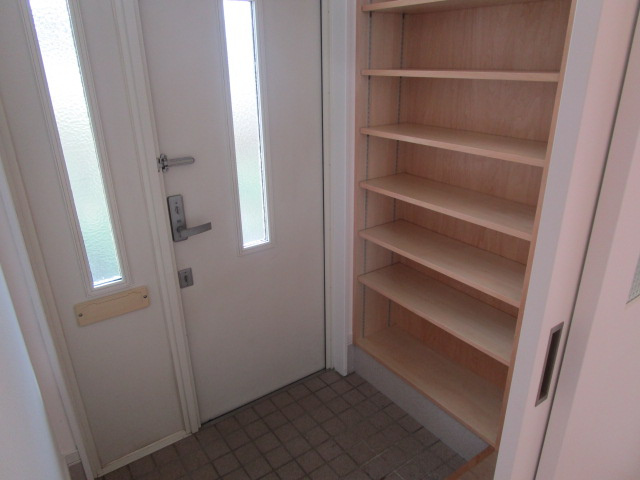 祥栄リースハウスの玄関