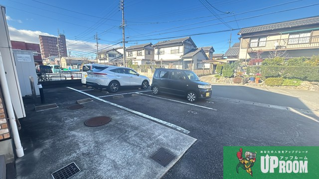 DUPLEX三ツ井の駐車場