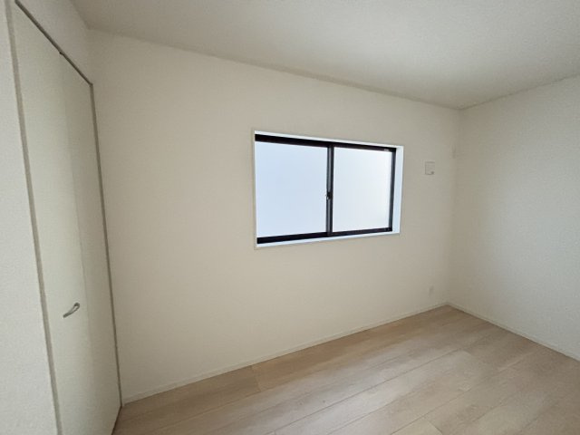 知立市新林町茶野42番15『仲介手数料無料』新築戸建ての洋室