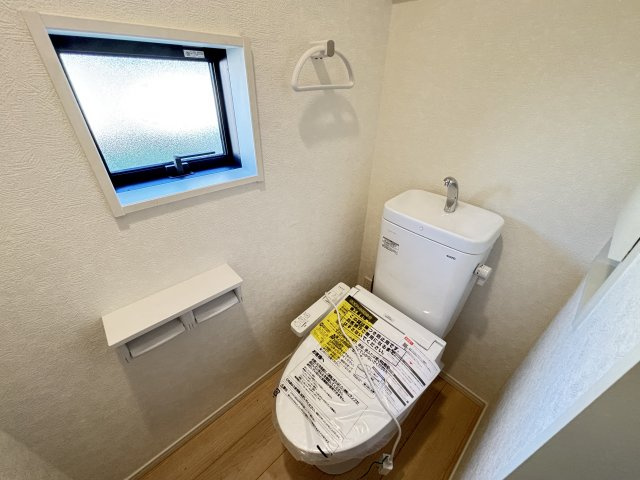 知立市新林町茶野42番15『仲介手数料無料』新築戸建てのトイレ