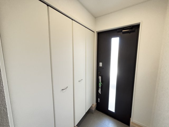 知立市新林町茶野42番15『仲介手数料無料』新築戸建ての玄関