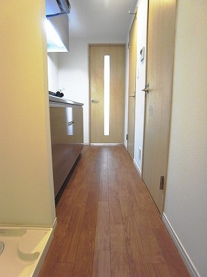 【玄関】 | リブリ・ル・シャドール | 収納もある玄関です