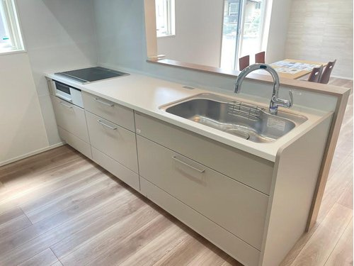 天童市柏木町【新築建売住宅】①のキッチン|広々ワイドなキッチンは料理がしやすく快適です。