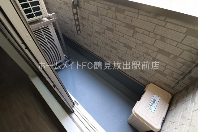 大阪市鶴見区安田３丁目のアパートのバルコニー