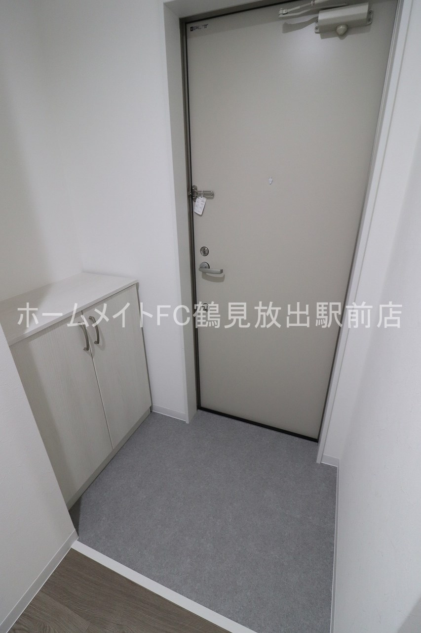 大阪市鶴見区安田３丁目のアパートの玄関