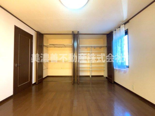 ６５８９０　羽島市福寿町間島６丁目中古戸建ての洋室