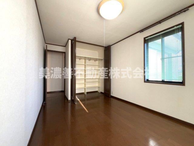 ６５８９０　羽島市福寿町間島６丁目中古戸建ての洋室