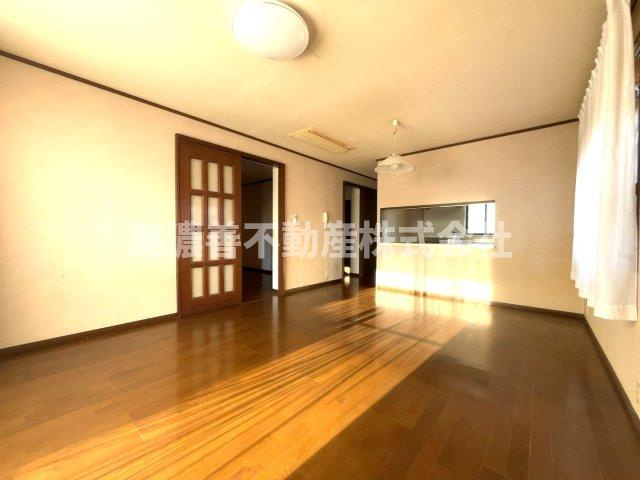 ６５８９０　羽島市福寿町間島６丁目中古戸建ての居間・リビング