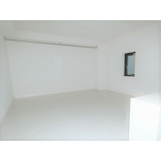 川崎市多摩区三田２丁目のアパートの居間・リビング