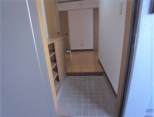 アザレアハイツハンダ第1の玄関|きれいな玄関です