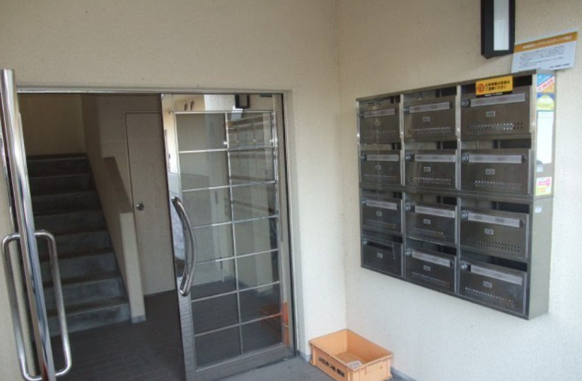 アザレアハイツハンダ第1のロビー|建物の内部です