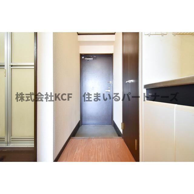 久留米市瀬下町の賃貸マンションの玄関|収納もある玄関です