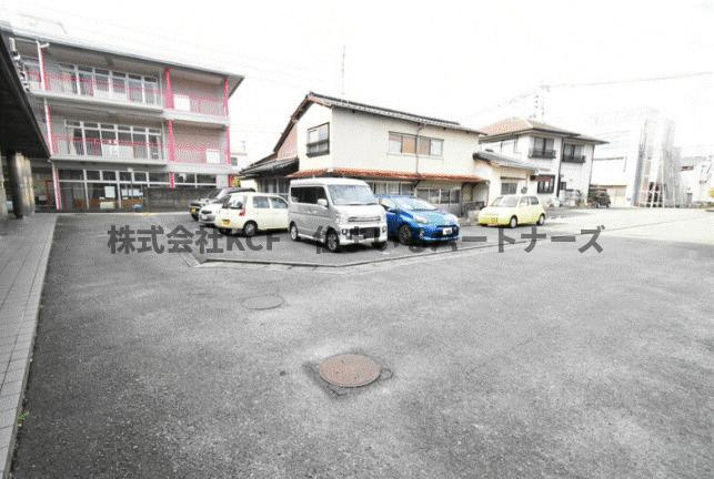 ロックフィル瀬下の駐車場