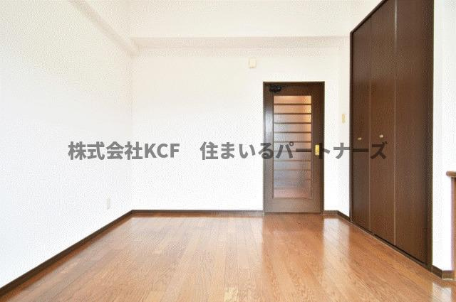 ロックフィル瀬下の洋室
