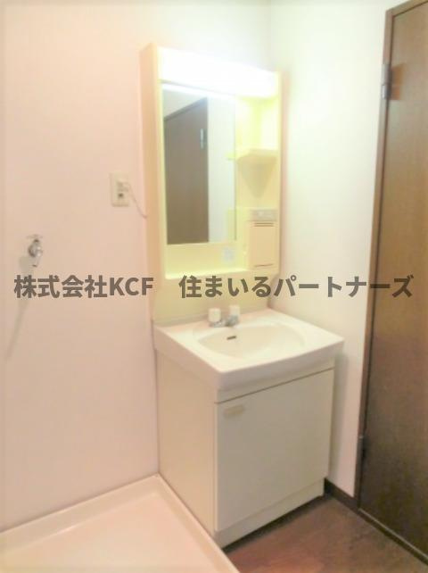 クラウンⅡ津福の洗面所|ゆったりとスペースのある洗面所