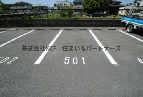 クラウンⅡ津福の駐車場|駐車場です