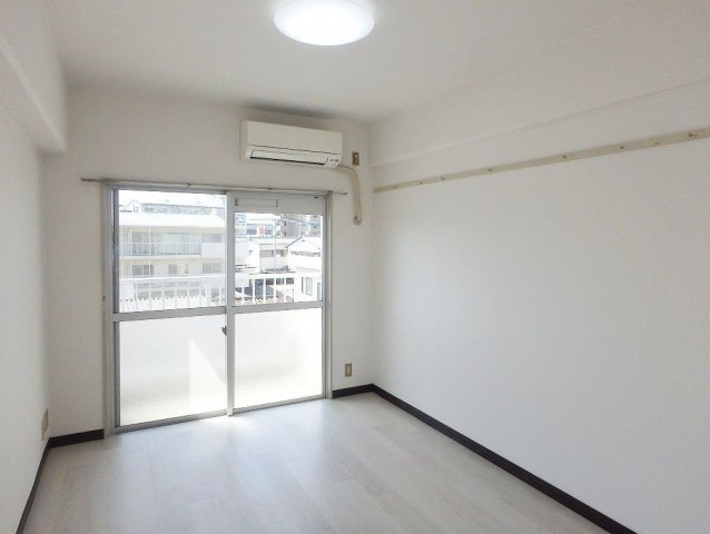 ガーネットハイツの居間・リビング|こちらの居間で趣味の時間をお楽しみください