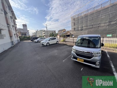 花の木農住団地竹花ハイツの駐車場
