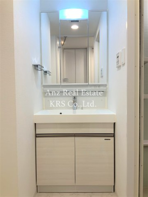 【洗面所】 | ラ・フォルム本町WEST | 三面鏡ドレッサー！鏡の中は収納スペース！