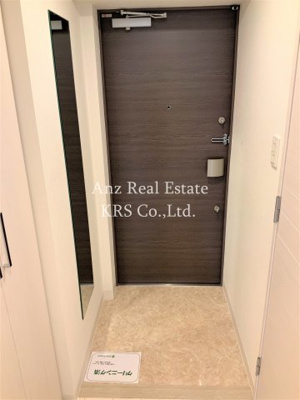 【玄関】 | ラ・フォルム本町WEST | 姿見付きでお出かけ前のチェックに最適です！もちろん下足箱も！