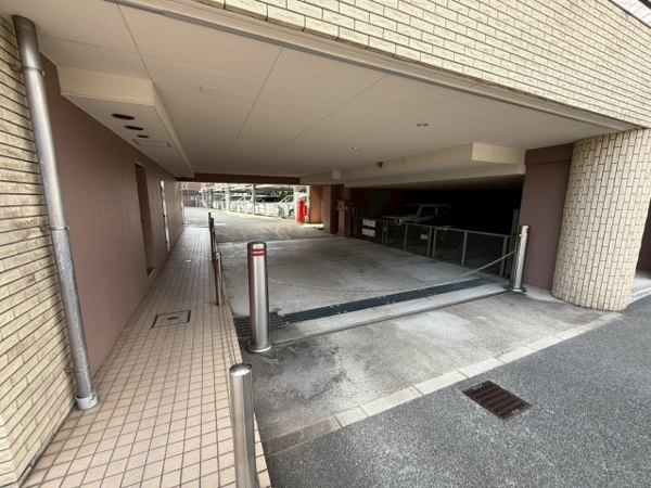 【駐車場】 | 駐車場出入口