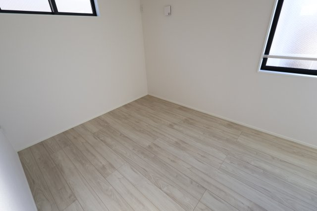 《仲介手数料無料》浦和区本太３丁目23-1(2号棟)新築一戸建てケイアイスタイルの洋室